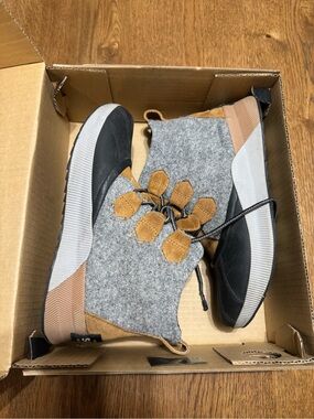 Sorel Gray Felt and Tan Suede Lace-Up Ankle Booties